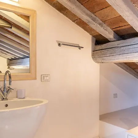 Appartement Luxe Paradise - 4 Person, Historic Center Modena