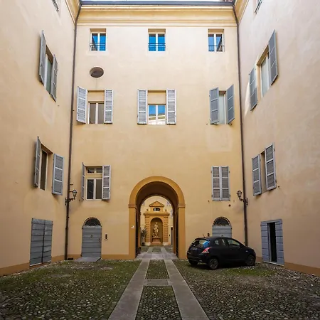 Luxe Paradise - 4 Person, Historic Center Appartement